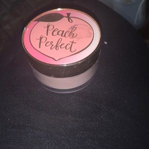Peach perfect loose powder in shade translucent peach whisper largest size 35 g